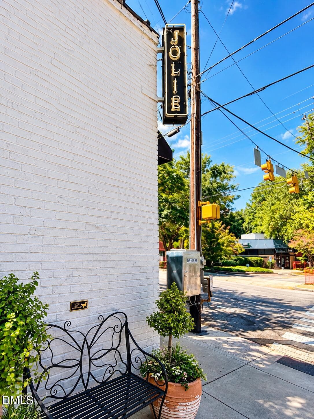 Jolie - 720 Oakwood Avenue 102, Raleigh, NC 27601