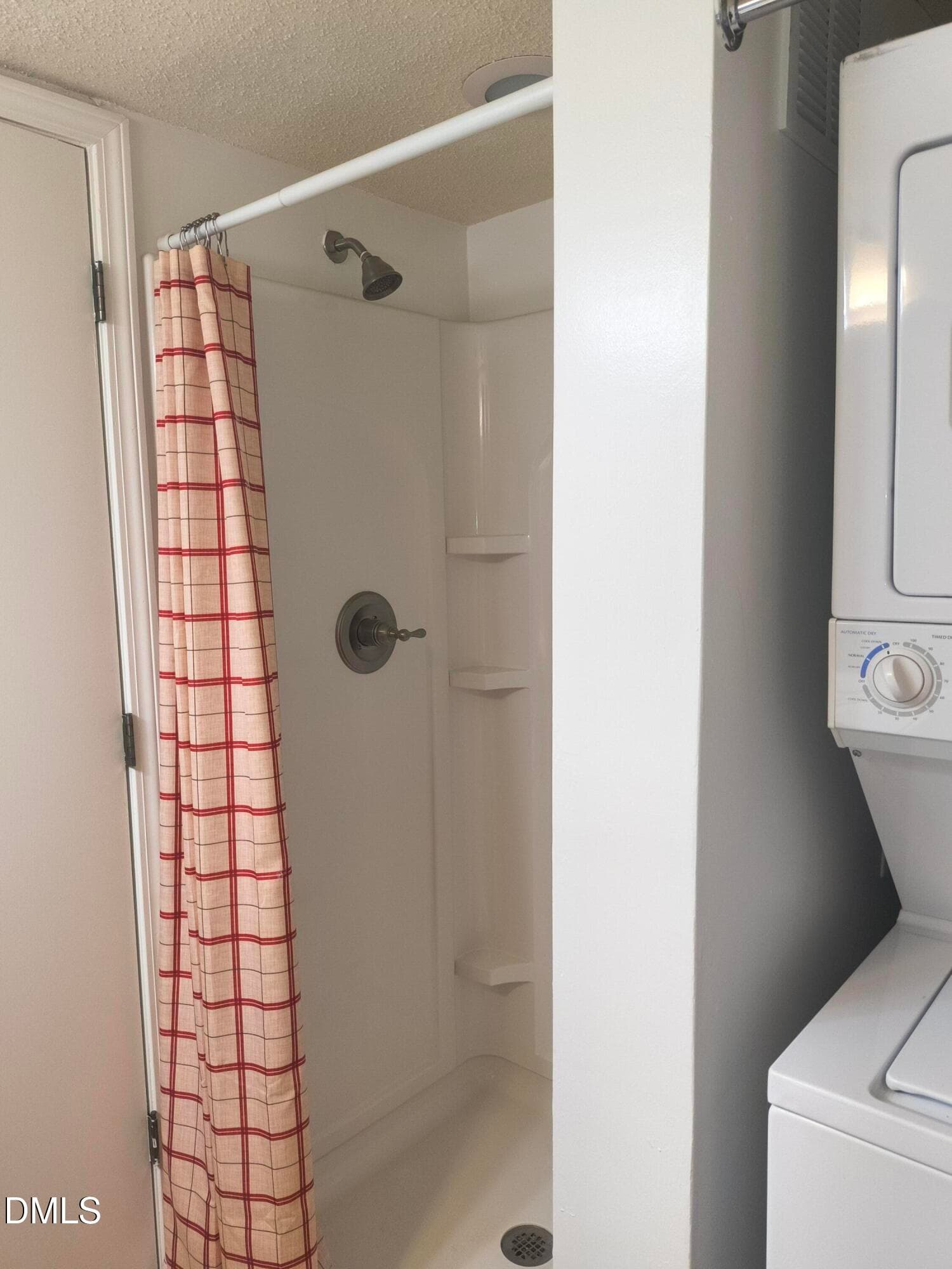 Walk in Shower - 500 Umstead Drive A302, Chapel Hill, NC 27516, Chapel Hill