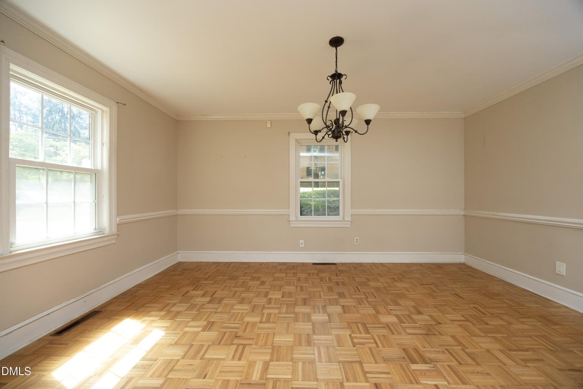 10Dining - 910 Parham Street, Henderson, NC 27536