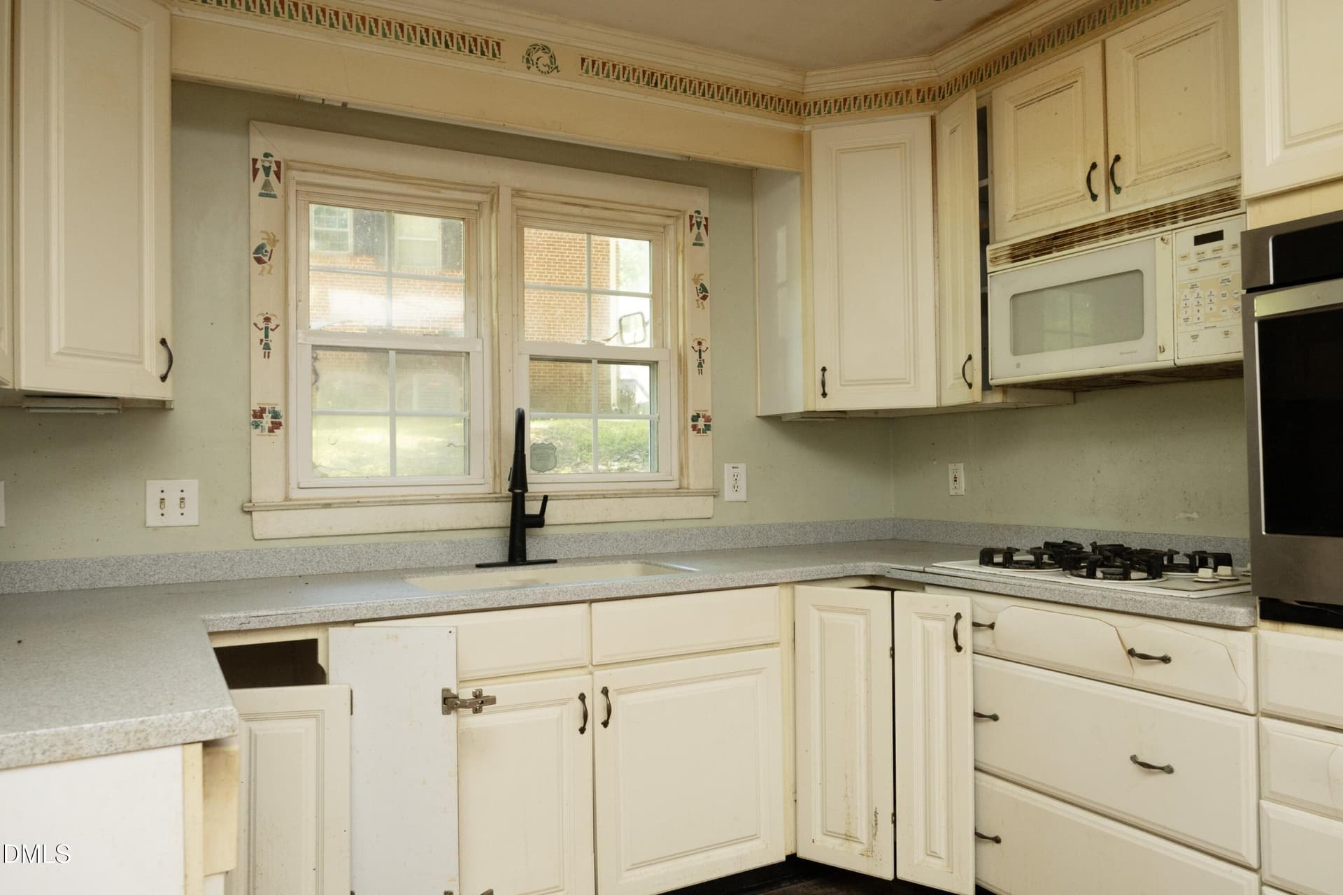 15Kitchen - 910 Parham Street, Henderson, NC 27536