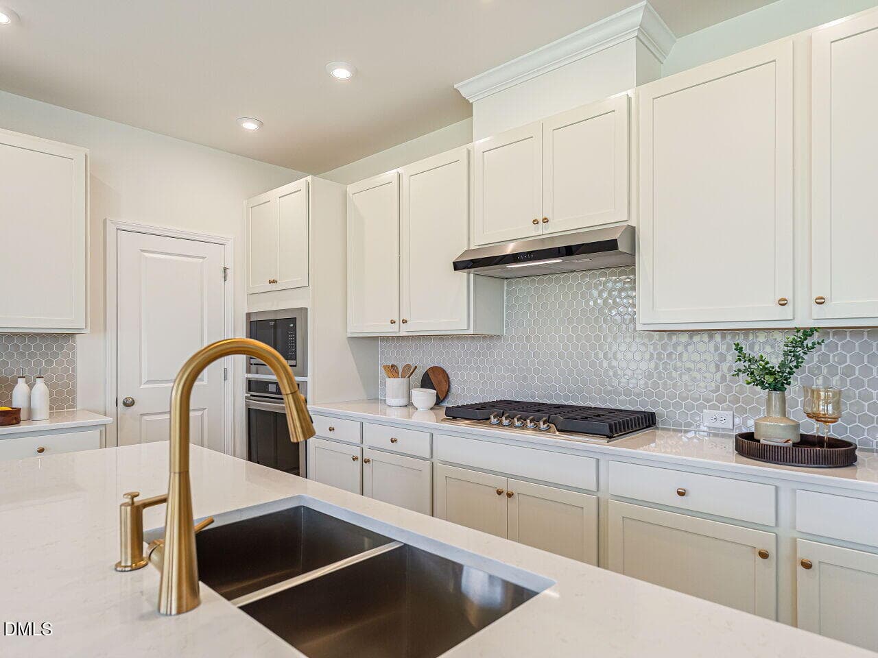 020-1280x960-kitchen - 64 Tranquility Way, Fuquay Varina, NC 27526