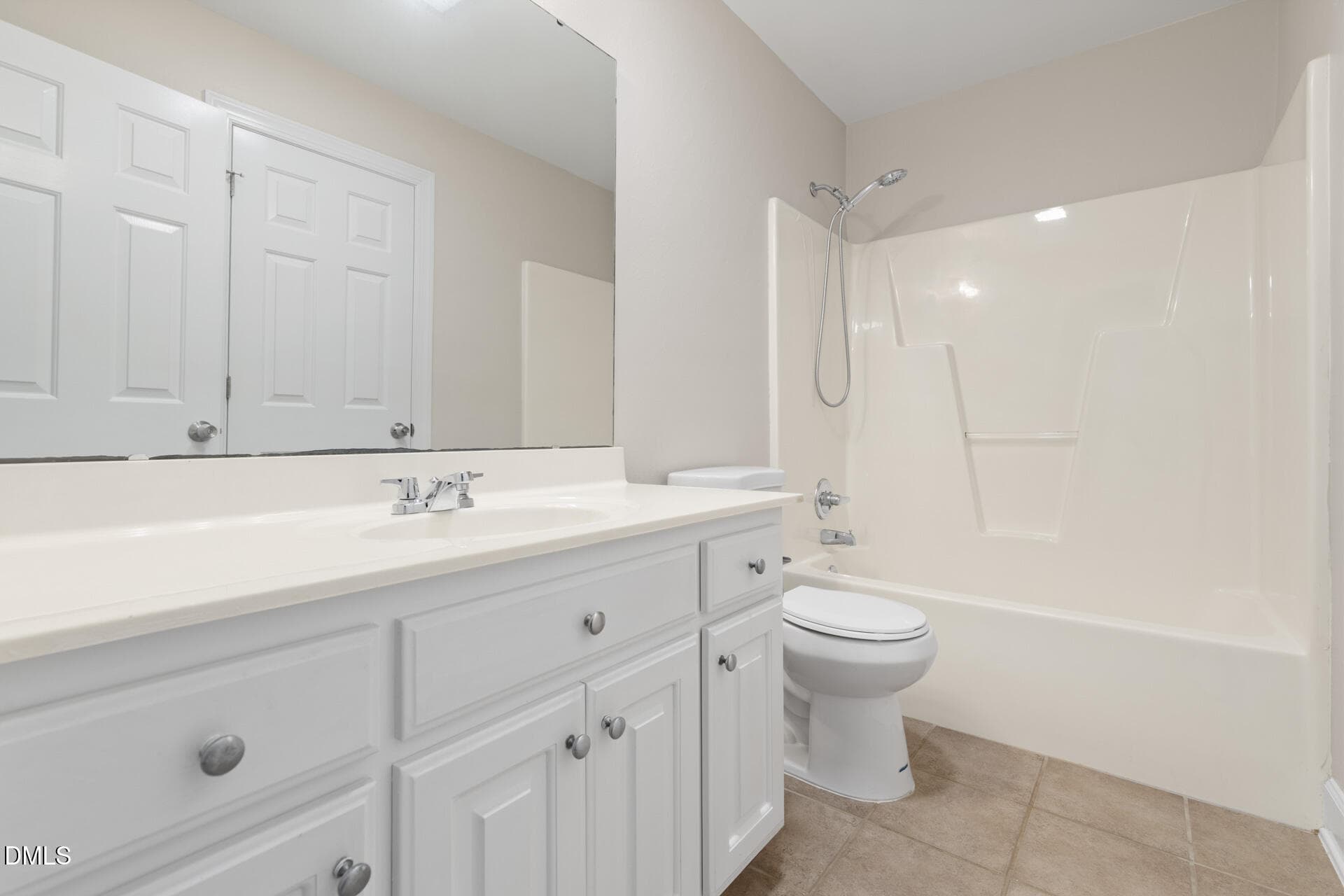 Hall full bath - 303 Farnswick Place, Efland, NC 27243