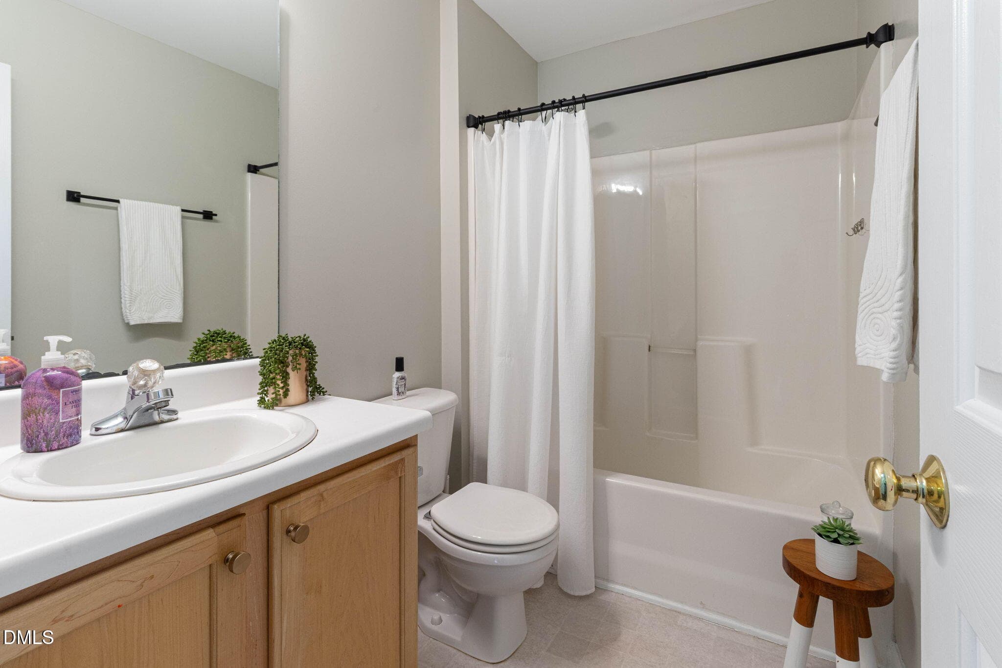 Hallway Bath - 1513 Solunar Court, Wake Forest, NC 27587