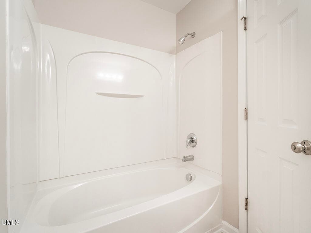 31 3479-2A_ForestdaleDr Hallbath12jpg_ML - 3479 Forestdale Drive Apt 2a, Burlington, NC 27215