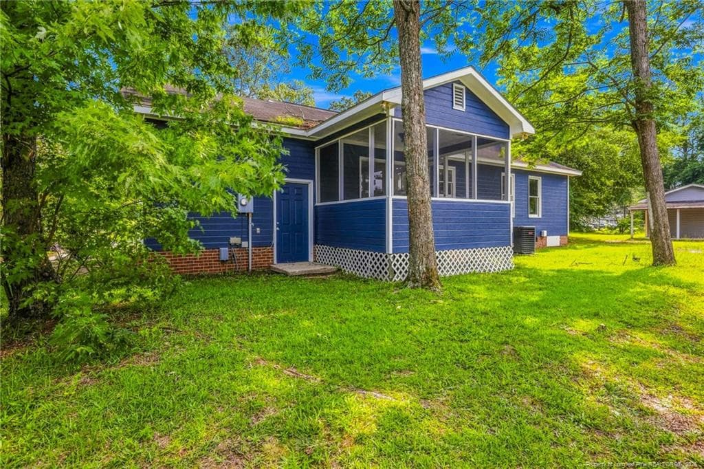 Photo 5 - 302 W 6th Avenue, Raeford, NC 28376, Raeford