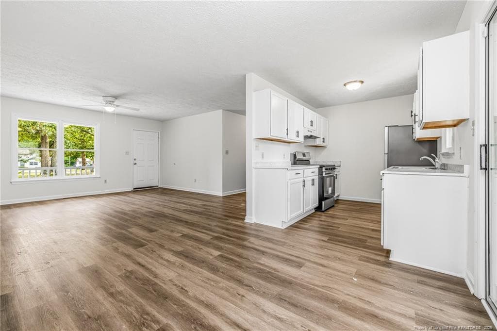 Photo 9 - 302 W 6th Avenue, Raeford, NC 28376