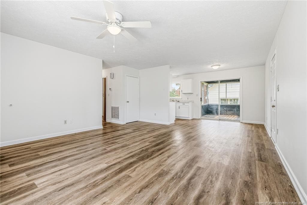 Photo 12 - 302 W 6th Avenue, Raeford, NC 28376, Raeford