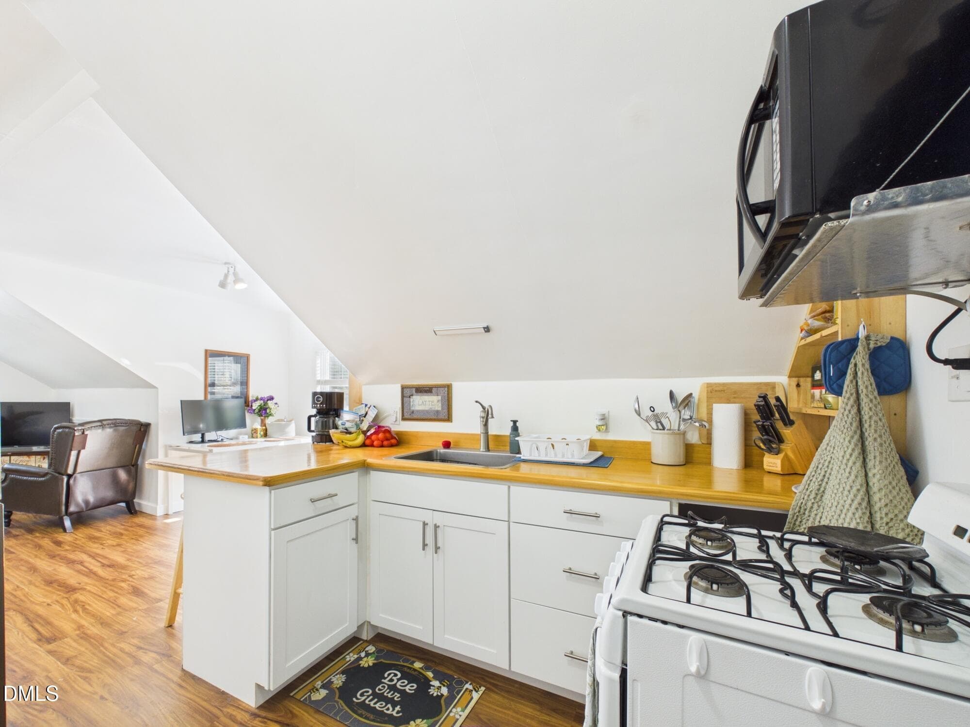 Apt Kitchen - 30 River Gorge Run, Rougemont, NC 27572