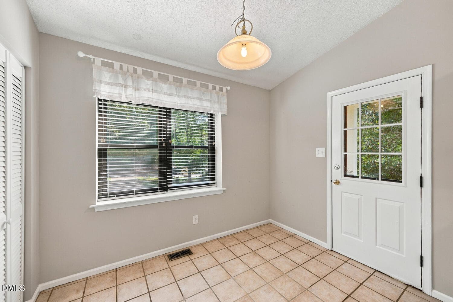 Breakfast Nook - 5609 Groomsbridge Court, Raleigh, NC 27612