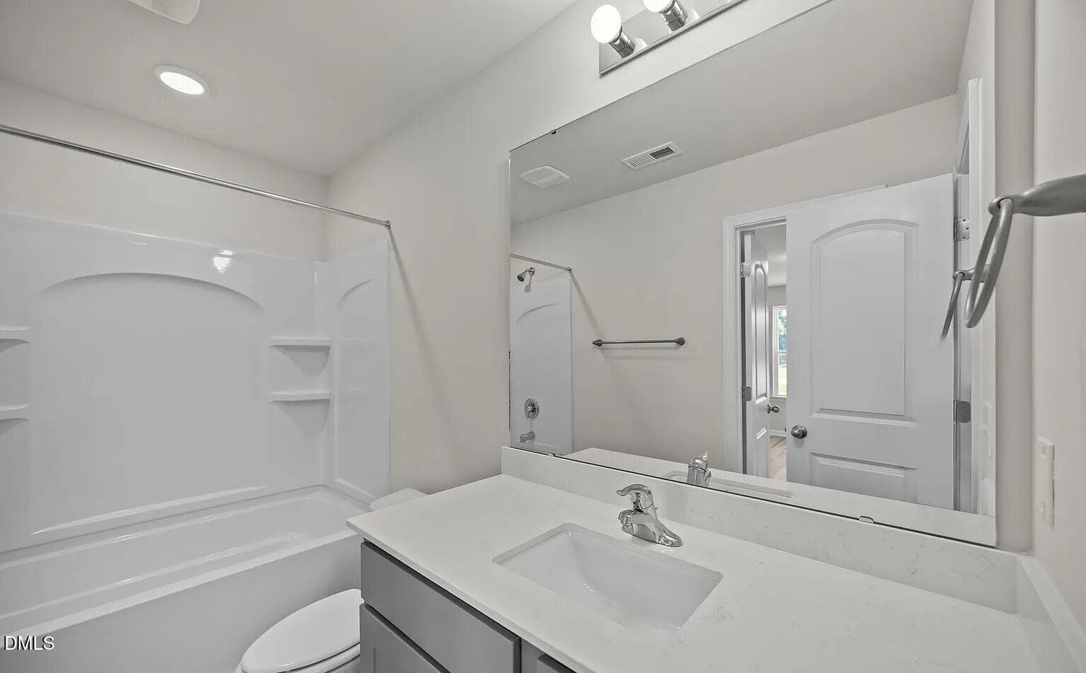 Upstairs Hall Bath - 2905 Essex Street, Tarboro, NC 27886