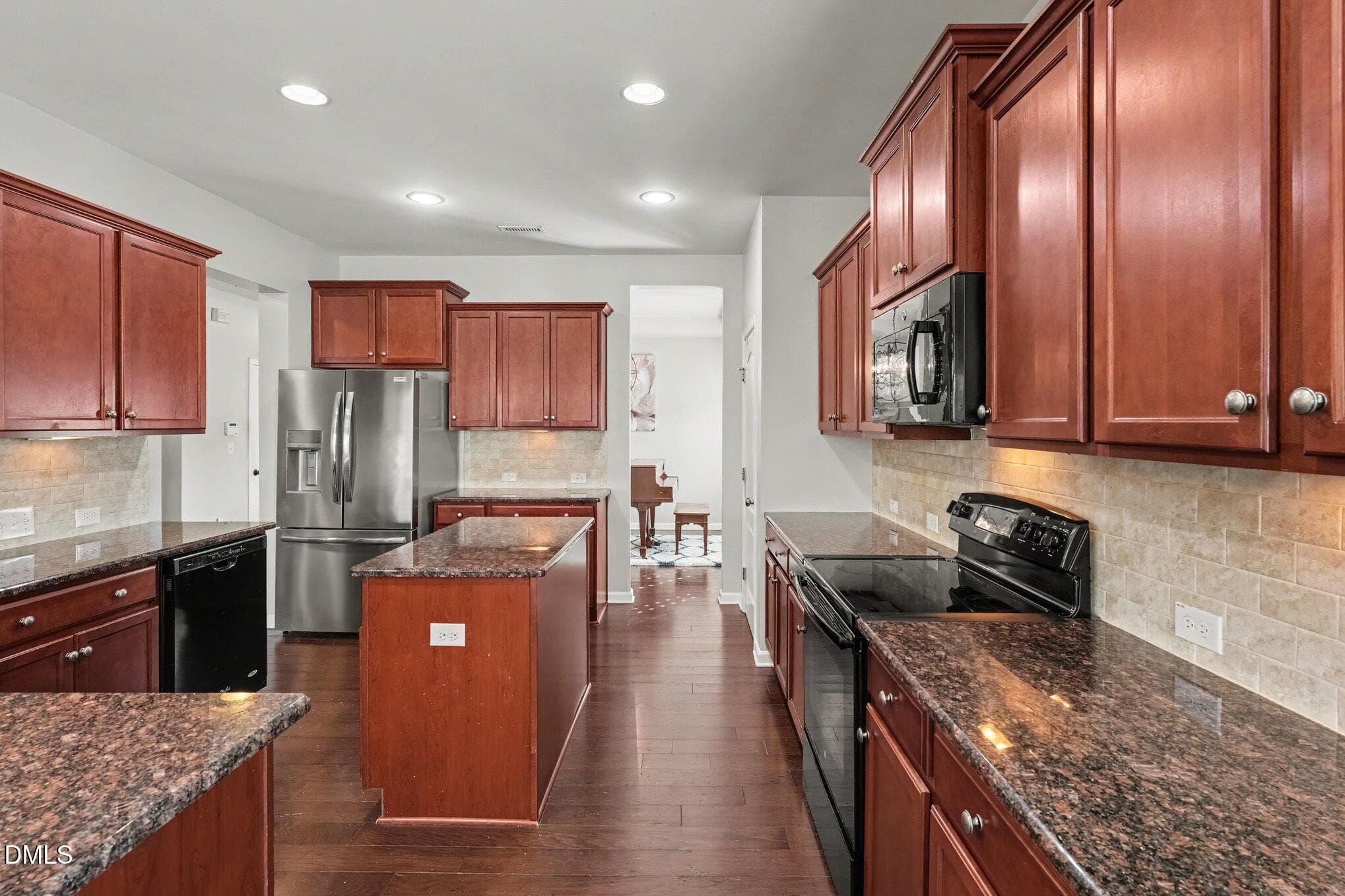 015_file_4717 - 1000 Harvest Point Drive, Fuquay Varina, NC 27526