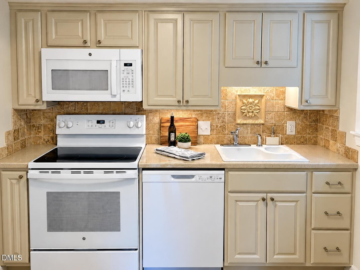 Kitchen - 933 St Marys Street, Raleigh, NC 27605