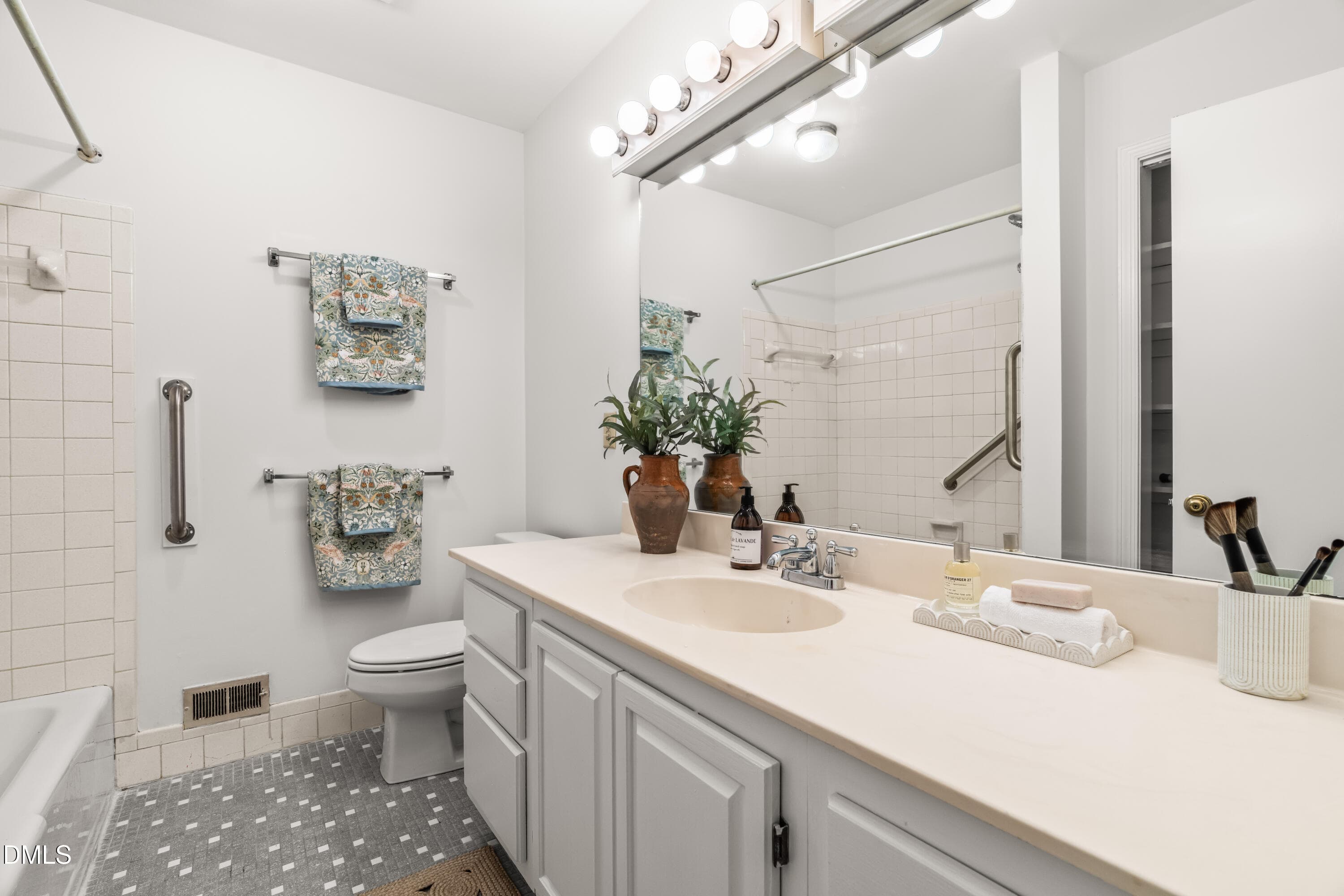 0021 - 3732 Jamestown Cir - 3732 Jamestown Circle, Raleigh, NC 27609