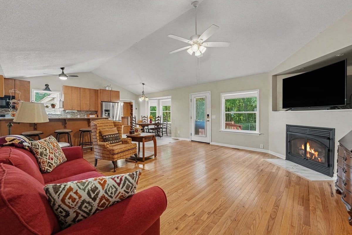 011_file_3445.jpg - 1145 Forest Glen Drive, Raleigh, NC 27603