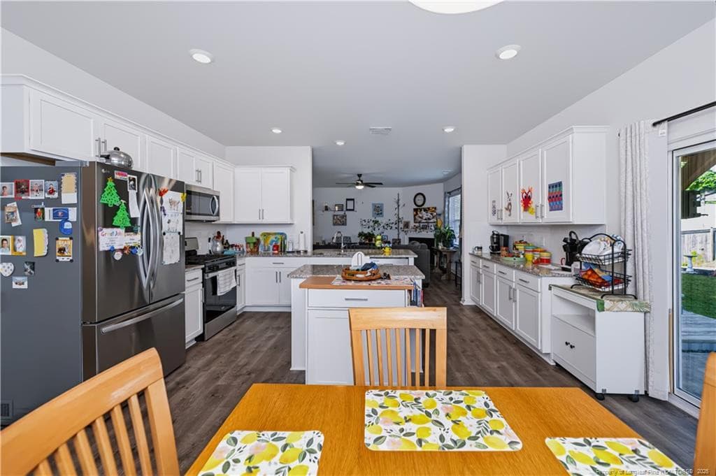 Breakfast toward Kitchen - 209 Red Cedar Way, Fuquay Varina, NC 27526