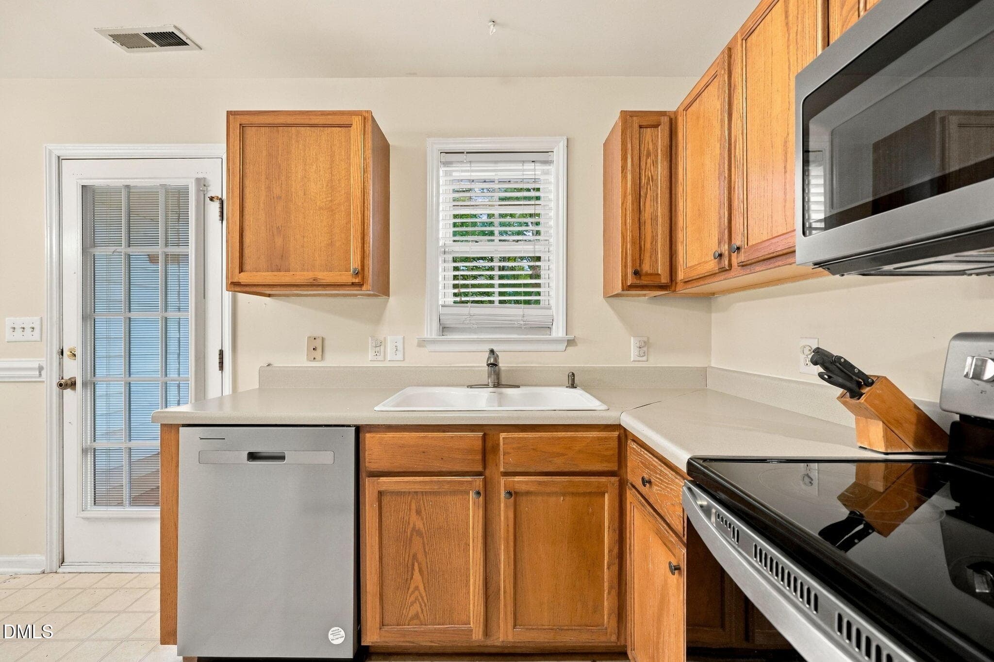 20-web-or-mls-IMG_1908 - 2220 Turtle Point Drive, Raleigh, NC 27604