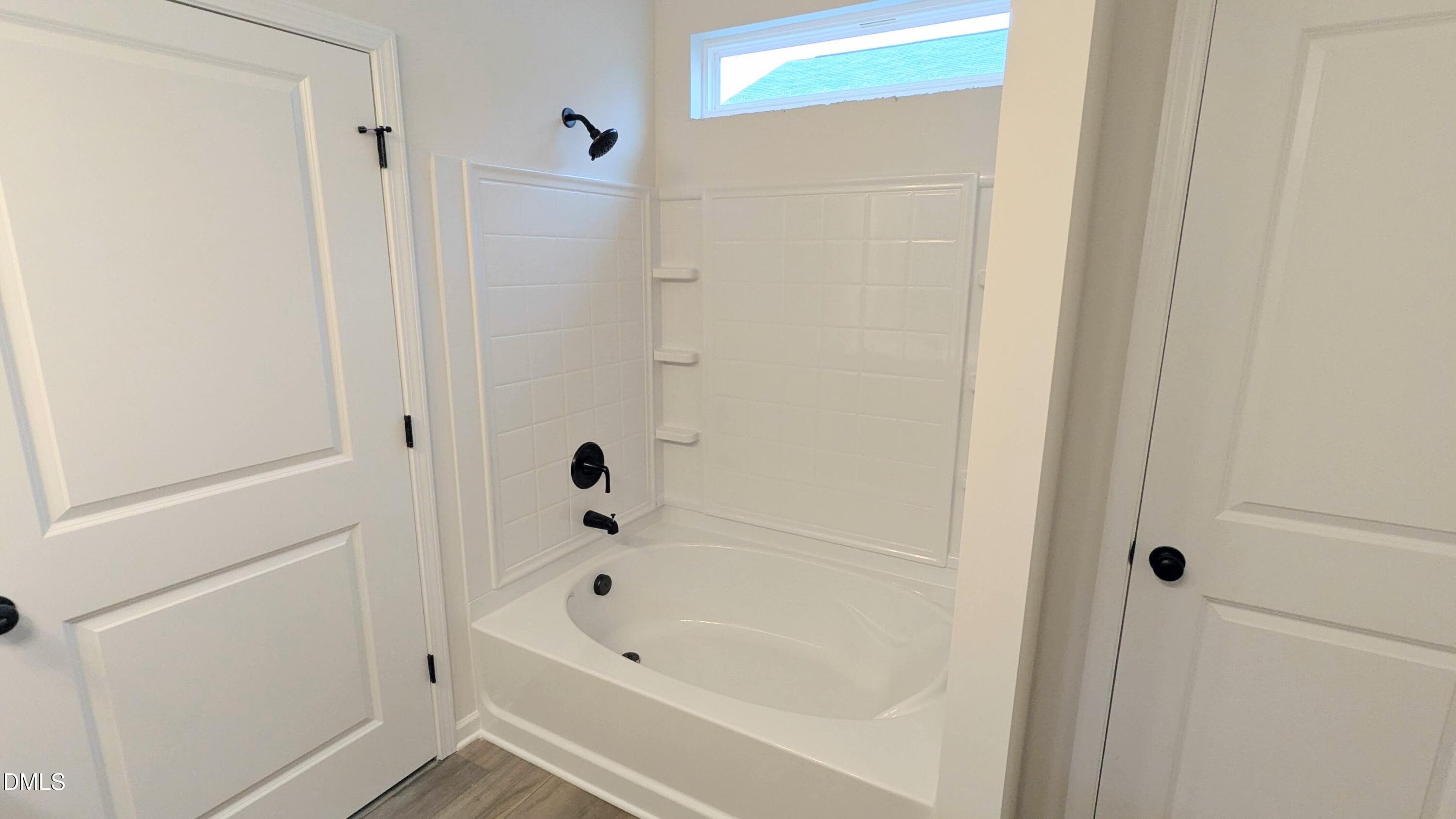 Garden Tub/Shower - 83 Chardonnay Drive, Lillington, NC 27546