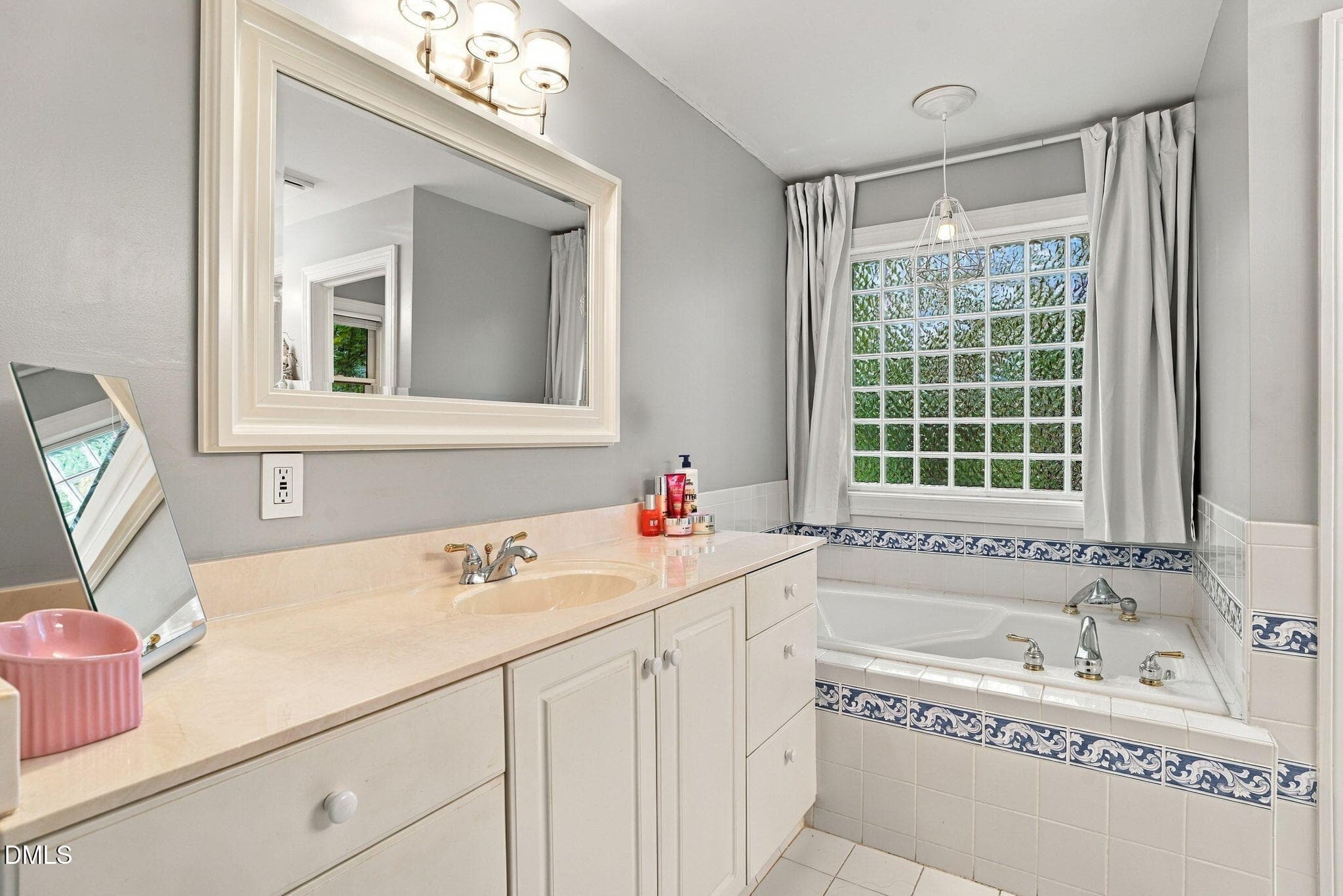 Master Bath - 1115 Peachtree Road NW, Wilson, NC 27896