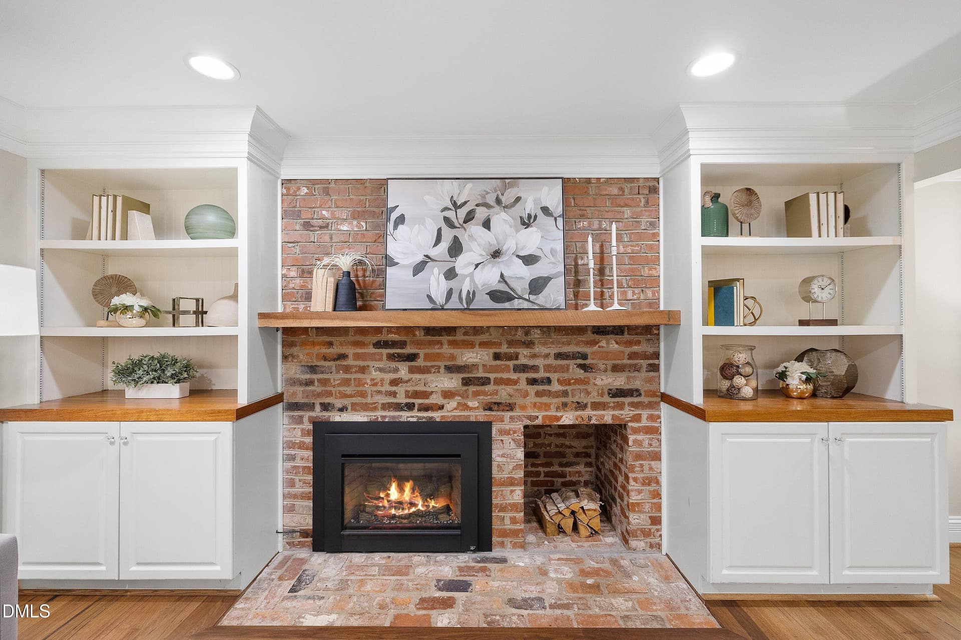 Gas fireplace with built-ins - 6504 Prestwick Place, Fuquay Varina, NC 27526