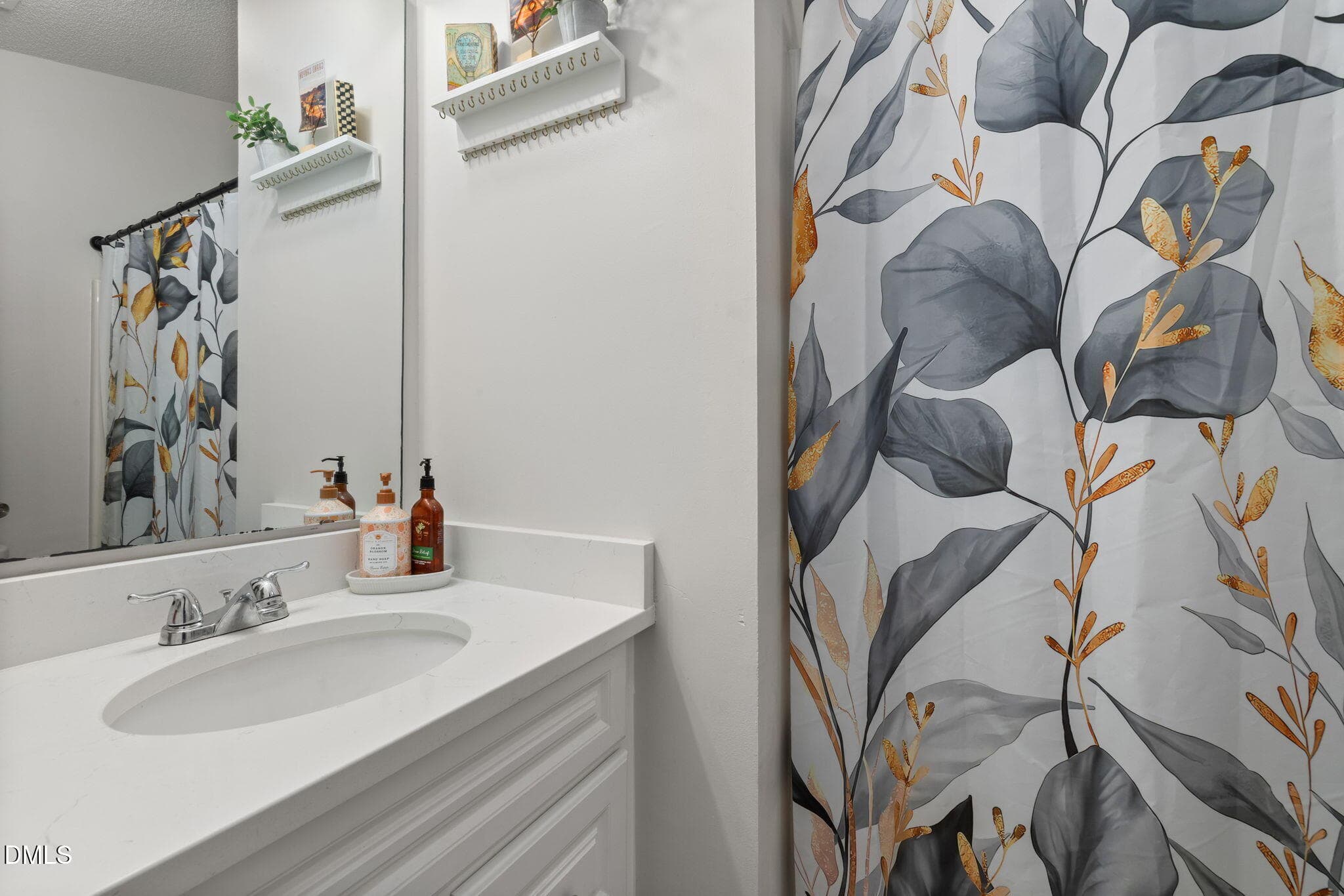 22-web-or-mls-bathroom 3 - 5522 Marthonna Way, Raleigh, NC 27616