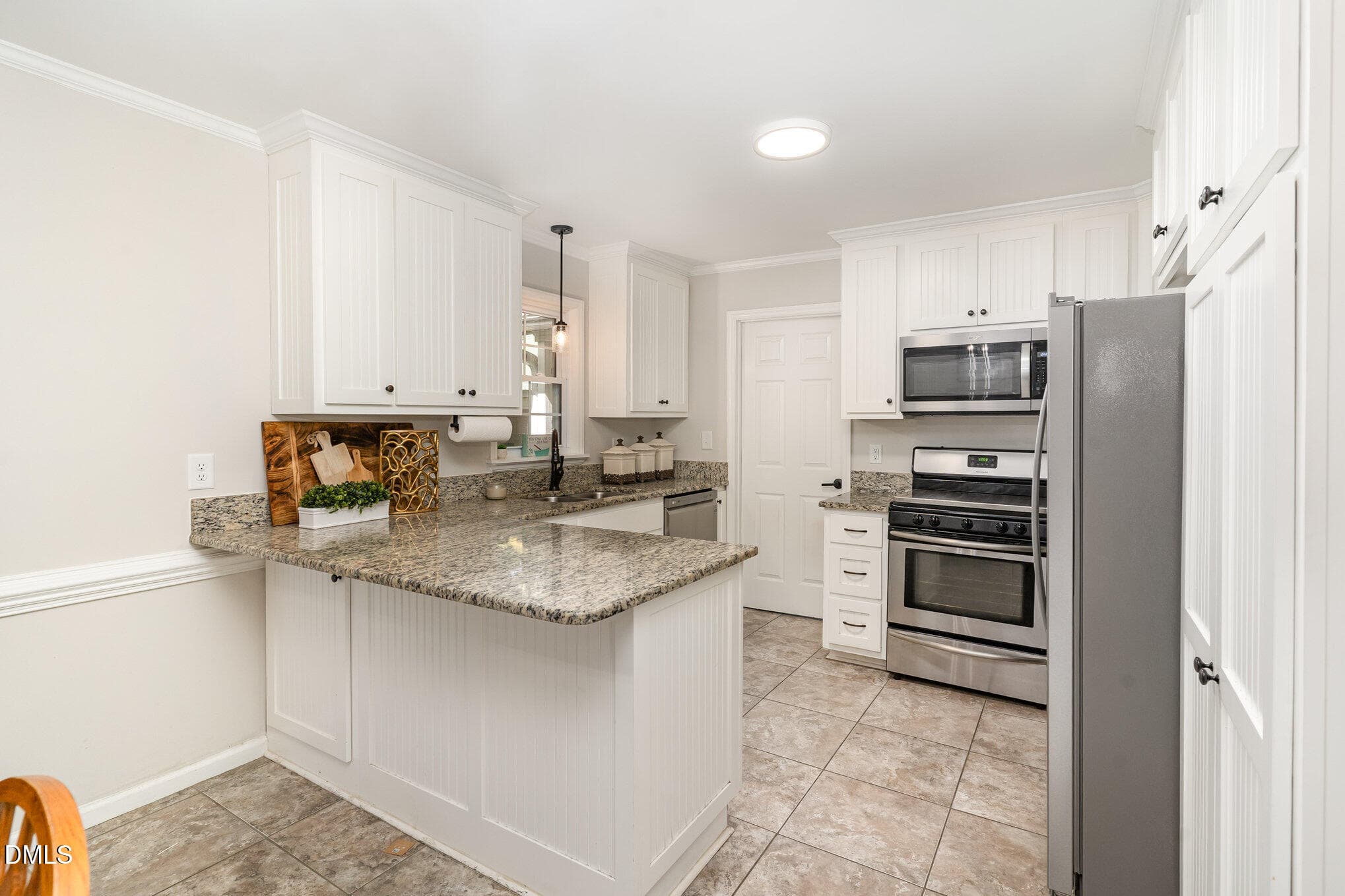 Kitchen - 1324 Nc-96, Zebulon, NC 27597