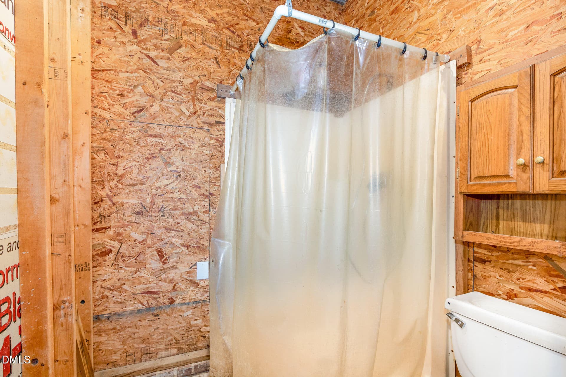Garage Shower - 1324 Nc-96, Zebulon, NC 27597