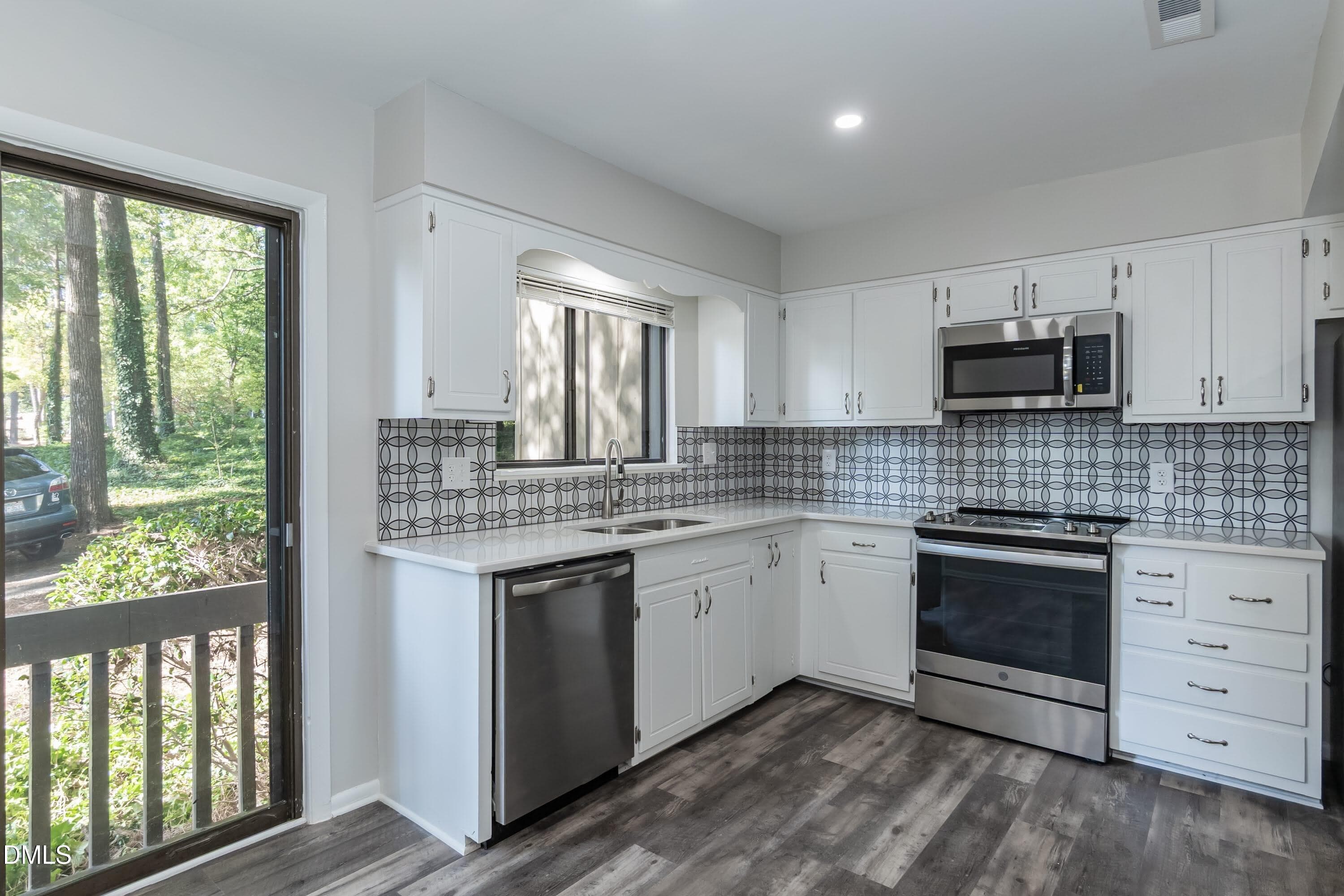 Kitchen 03 (27) - 709 E E Millbrook Road, Raleigh, NC 27609