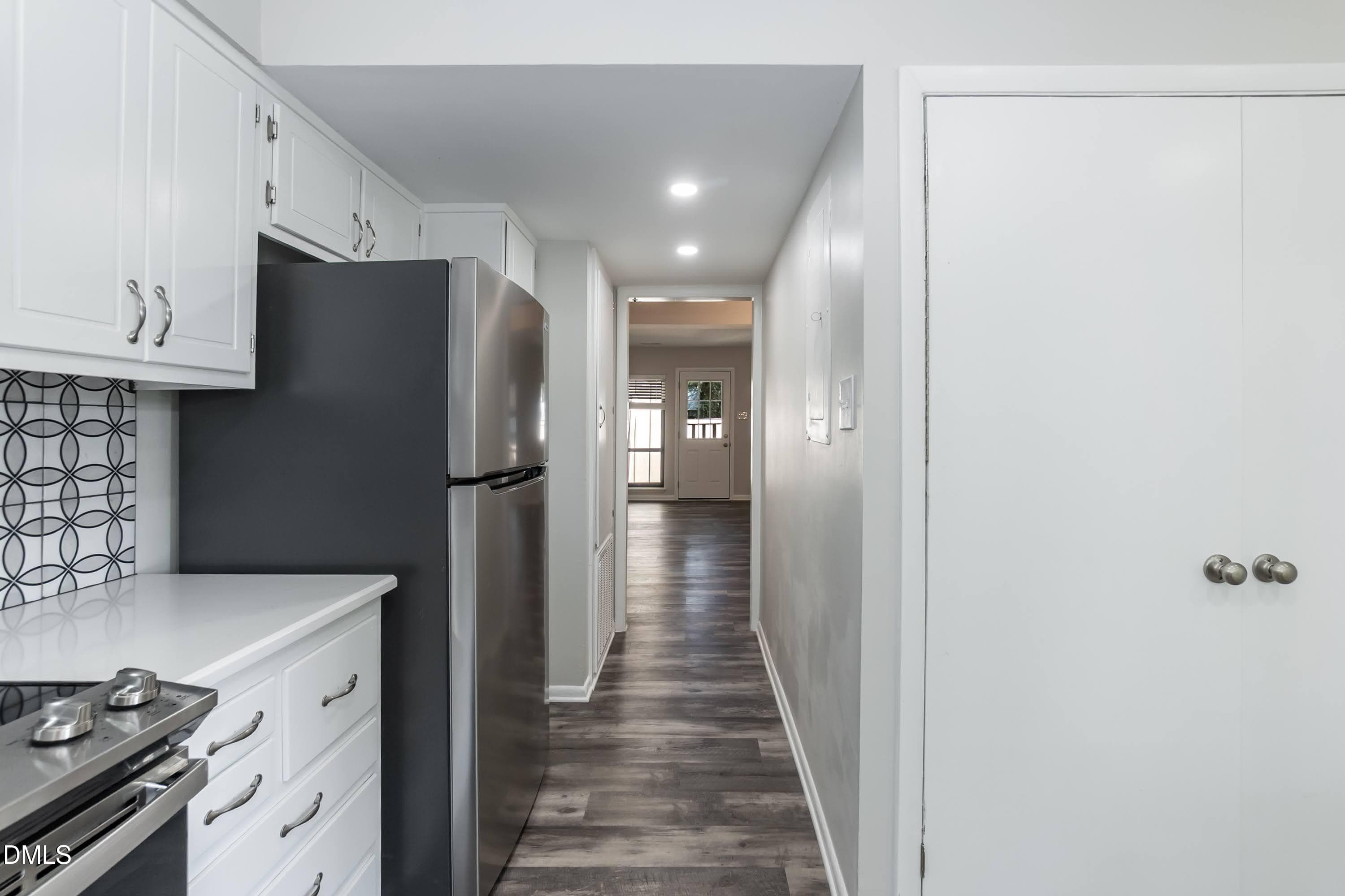 Hall 01 (8) - 709 E E Millbrook Road, Raleigh, NC 27609