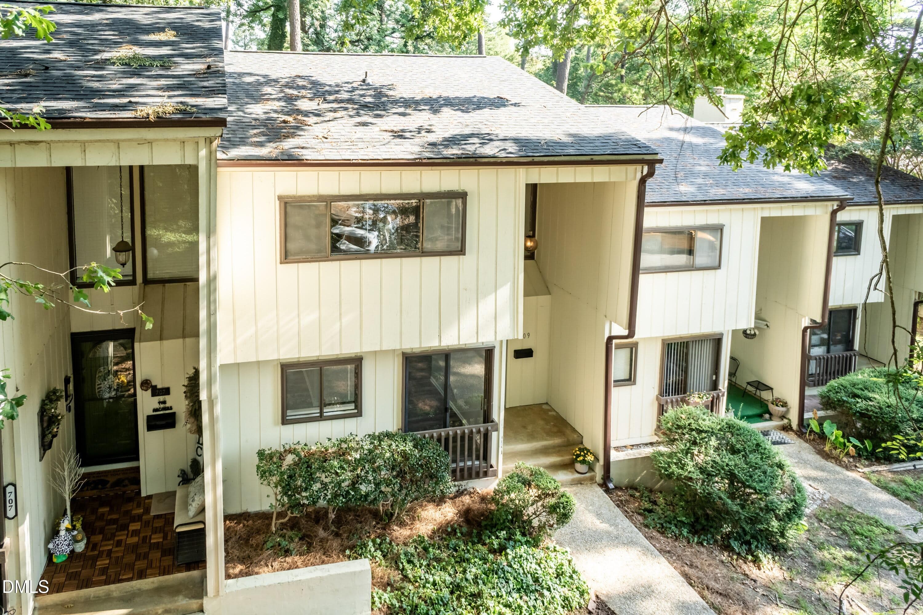 Front 04 (25) - 709 E E Millbrook Road, Raleigh, NC 27609