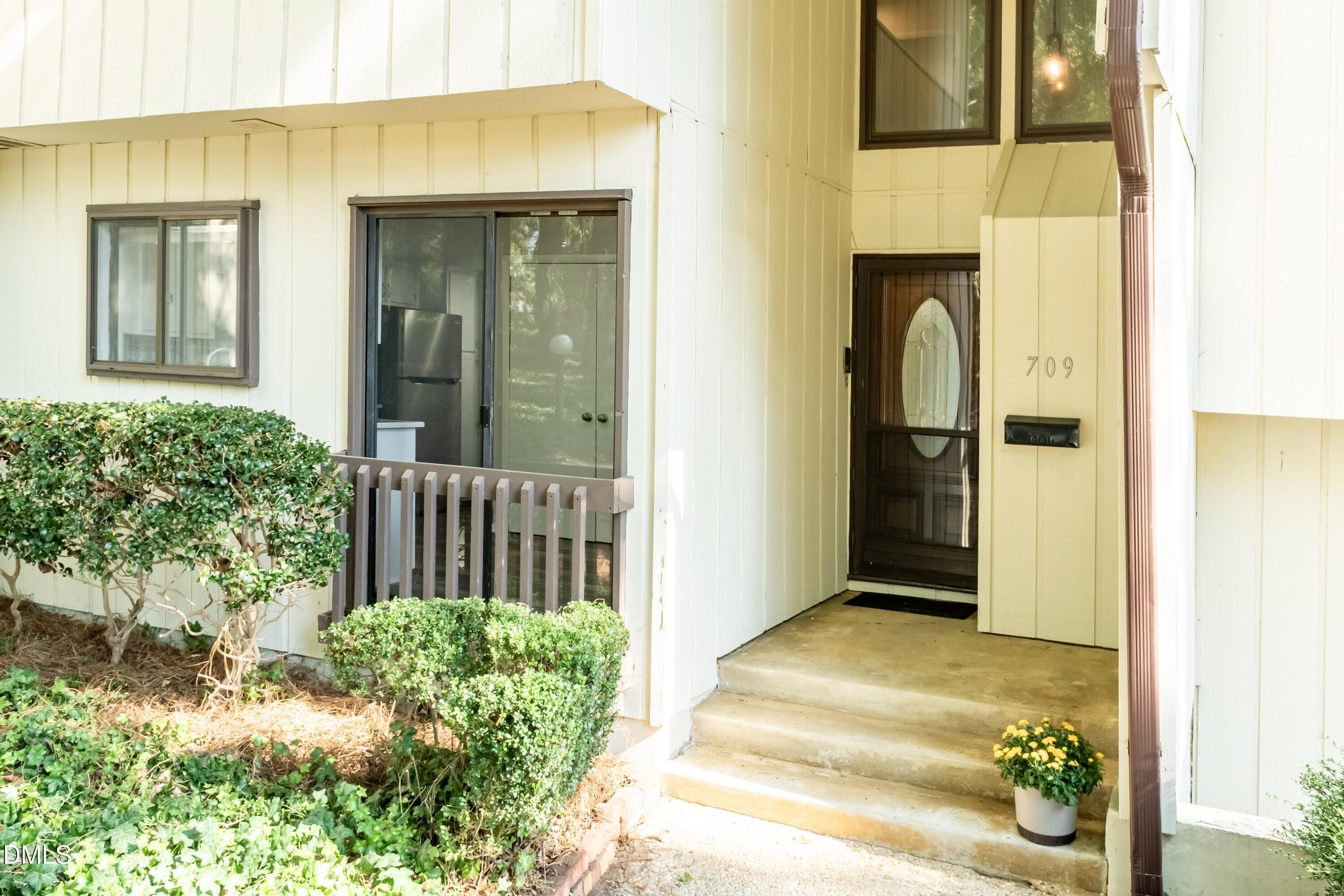 Porch 02 (17) - 709 E E Millbrook Road, Raleigh, NC 27609