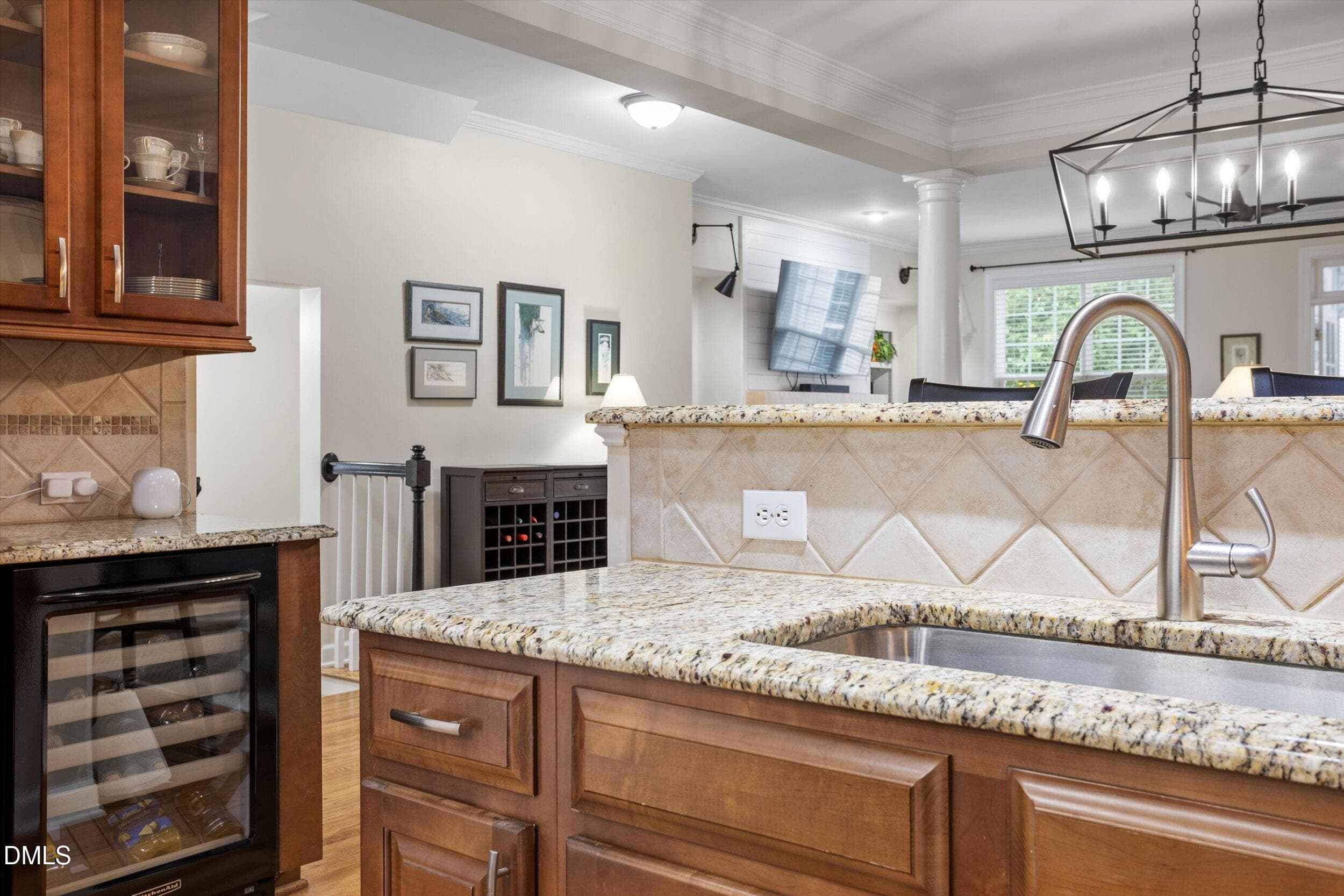 wine fridge to convey - 328 Bridgegate Drive, Cary, NC 27519