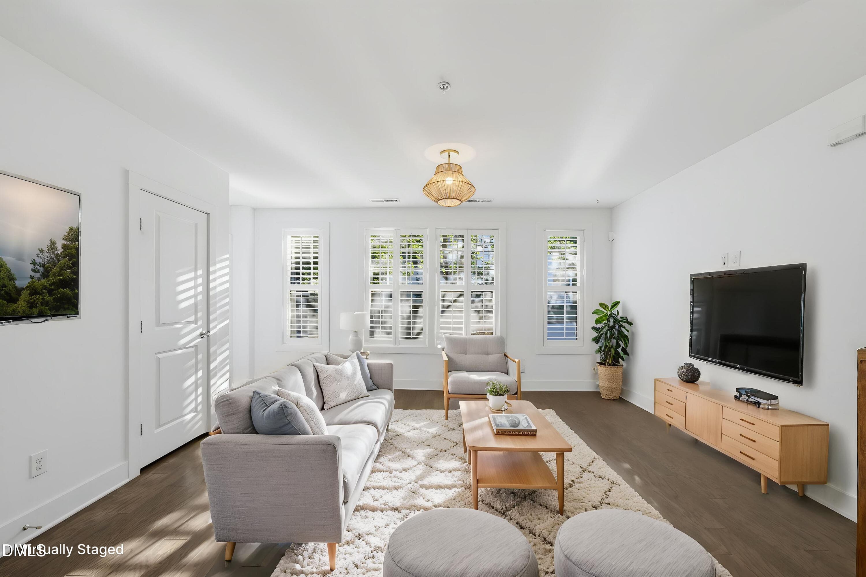 DSC03352 - Living Room - Standard - 0 - 501 N Person Street 105, Raleigh, NC 27604