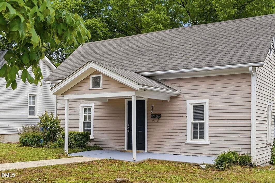 House 5 - 204 W Hill Street, Benson, NC 27504