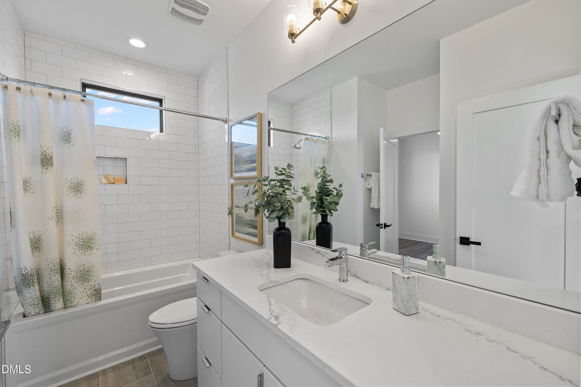 Hall Bathroom - 813 N Roxboro Street, Durham, NC 27701