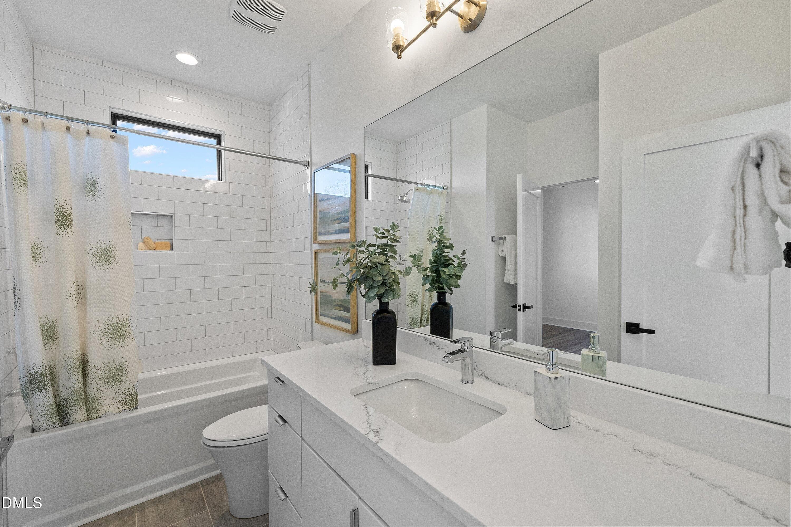 Hall Bathroom - 813 N Roxboro Street, Durham, NC 27701