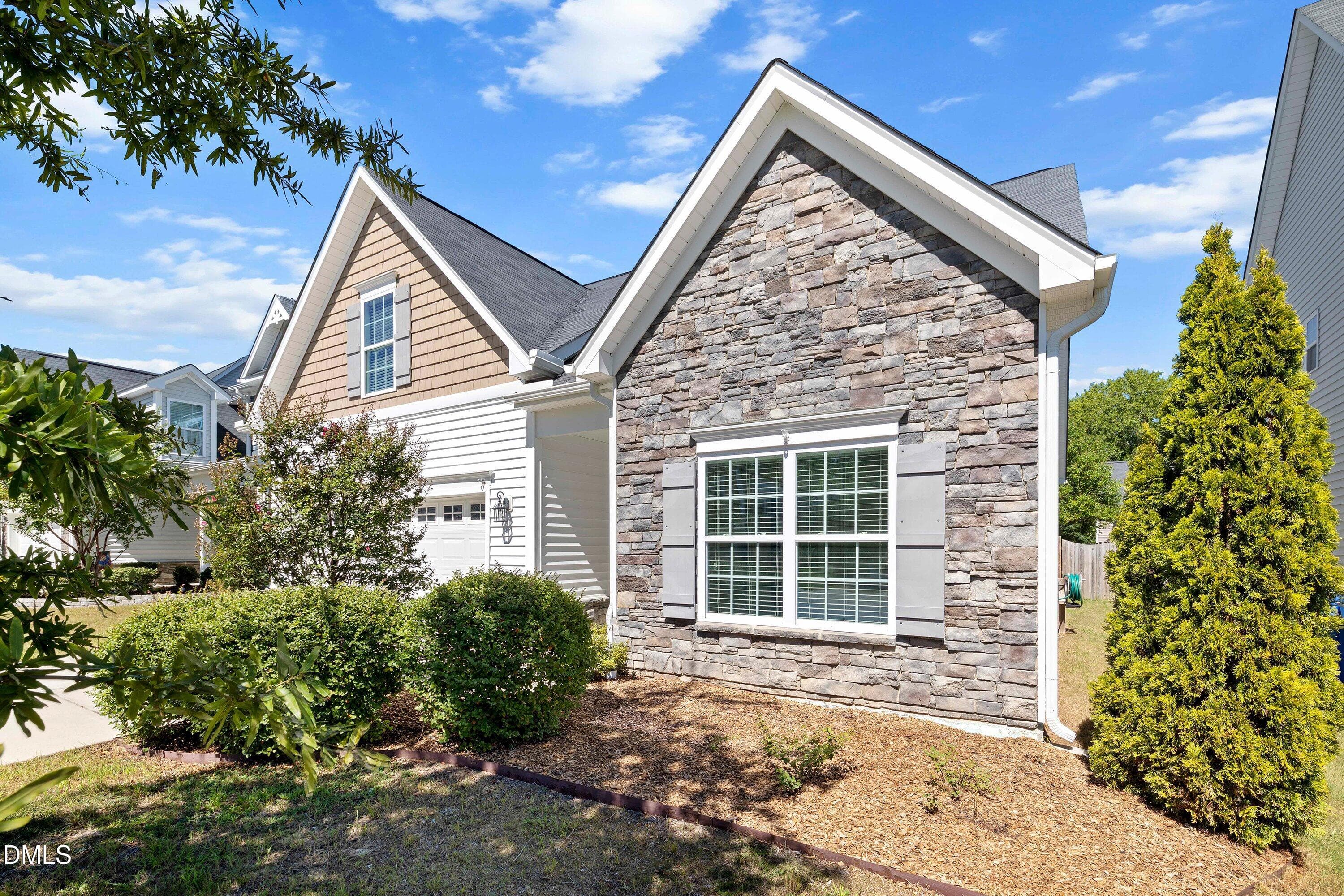 Stone front accent - 3912 Freemark Lane, Fuquay Varina, NC 27526