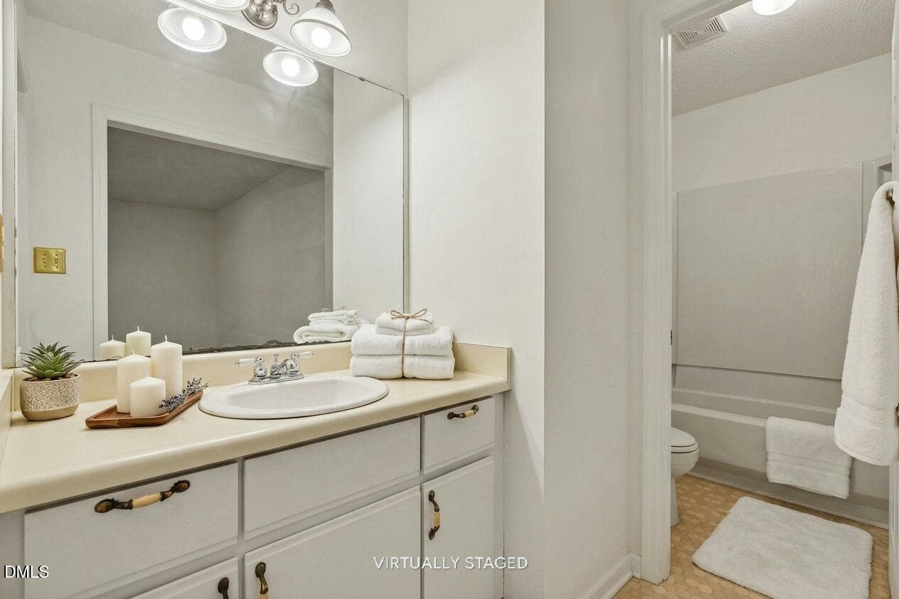 hamstead- bath white - 5617 Hamstead Crossing, Raleigh, NC 27612