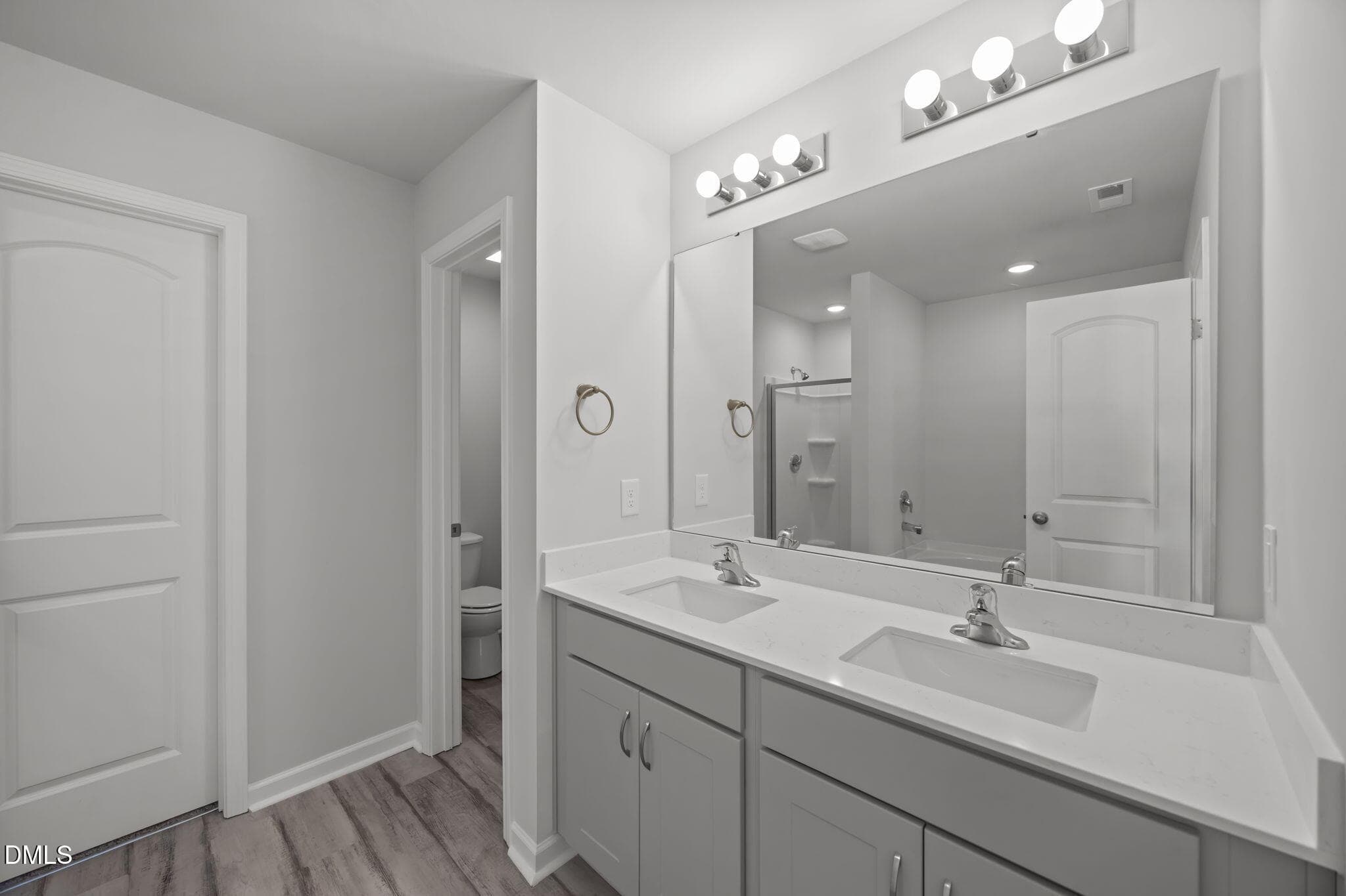 Owners Bath - 2900 Essex Street, Tarboro, NC 27886