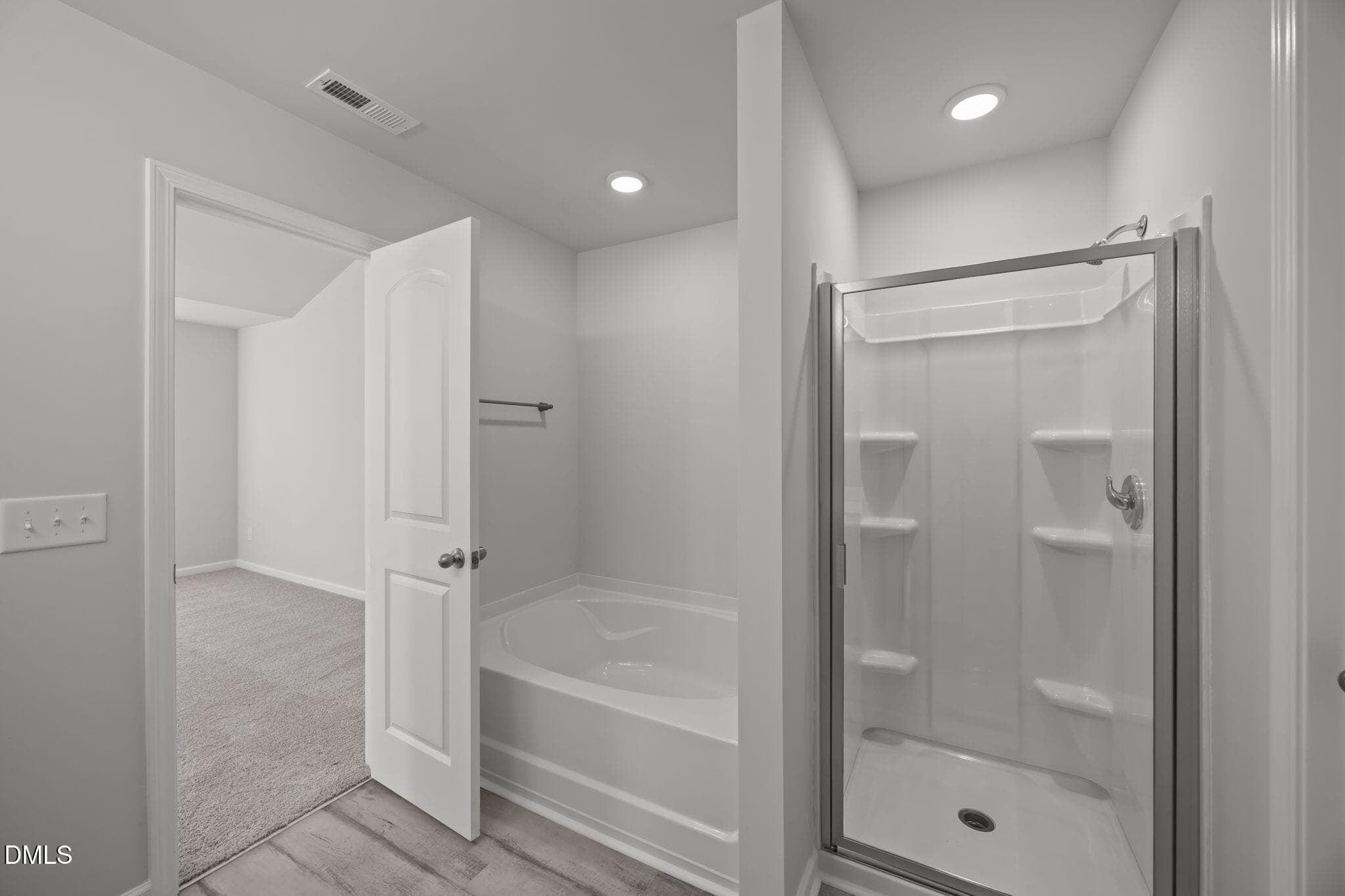 Owners Bath pic 2 - 2900 Essex Street, Tarboro, NC 27886