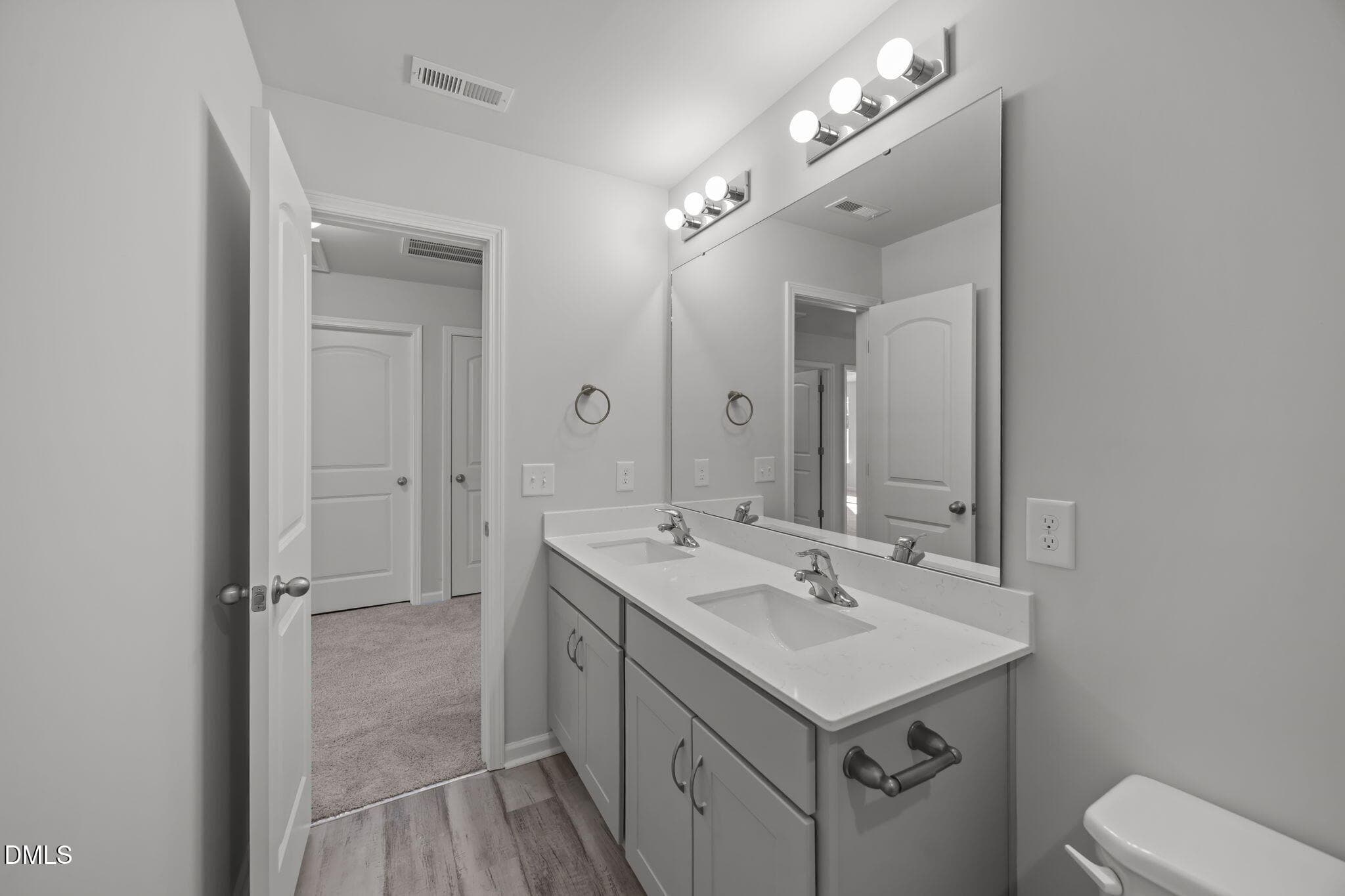 Hall Bath pic 2 - 2900 Essex Street, Tarboro, NC 27886