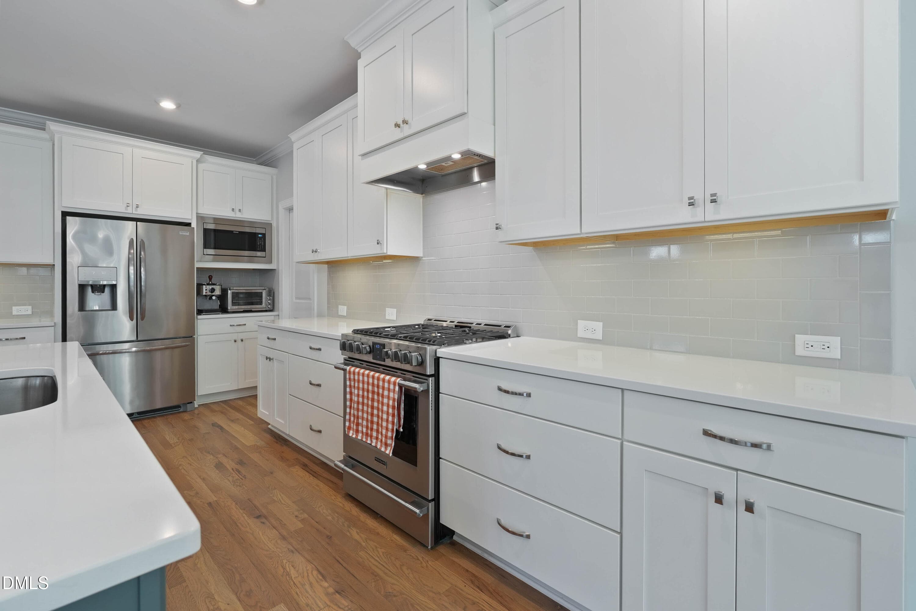 Gas Range/Under Cabinet Lighting - 253 Tumbling River Drive, Wendell, NC 27591, Wendell