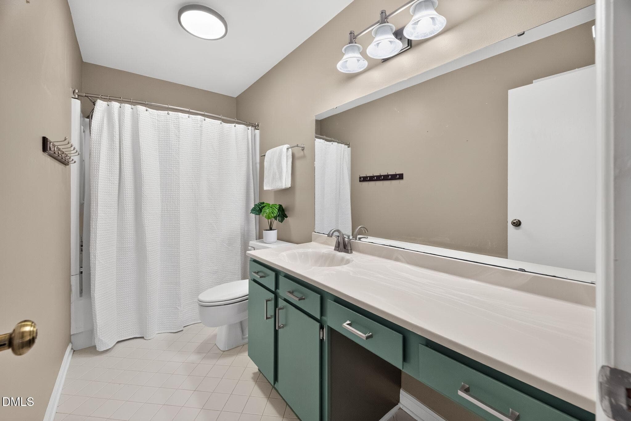 Owner's Bath - 3904 Summerwood Court, Raleigh, NC 27613