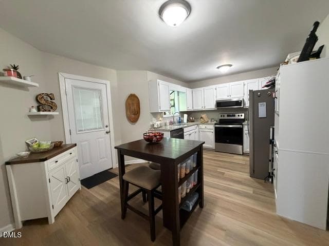 kitchen eatin - 111 Fox Run, Henderson, NC 27536