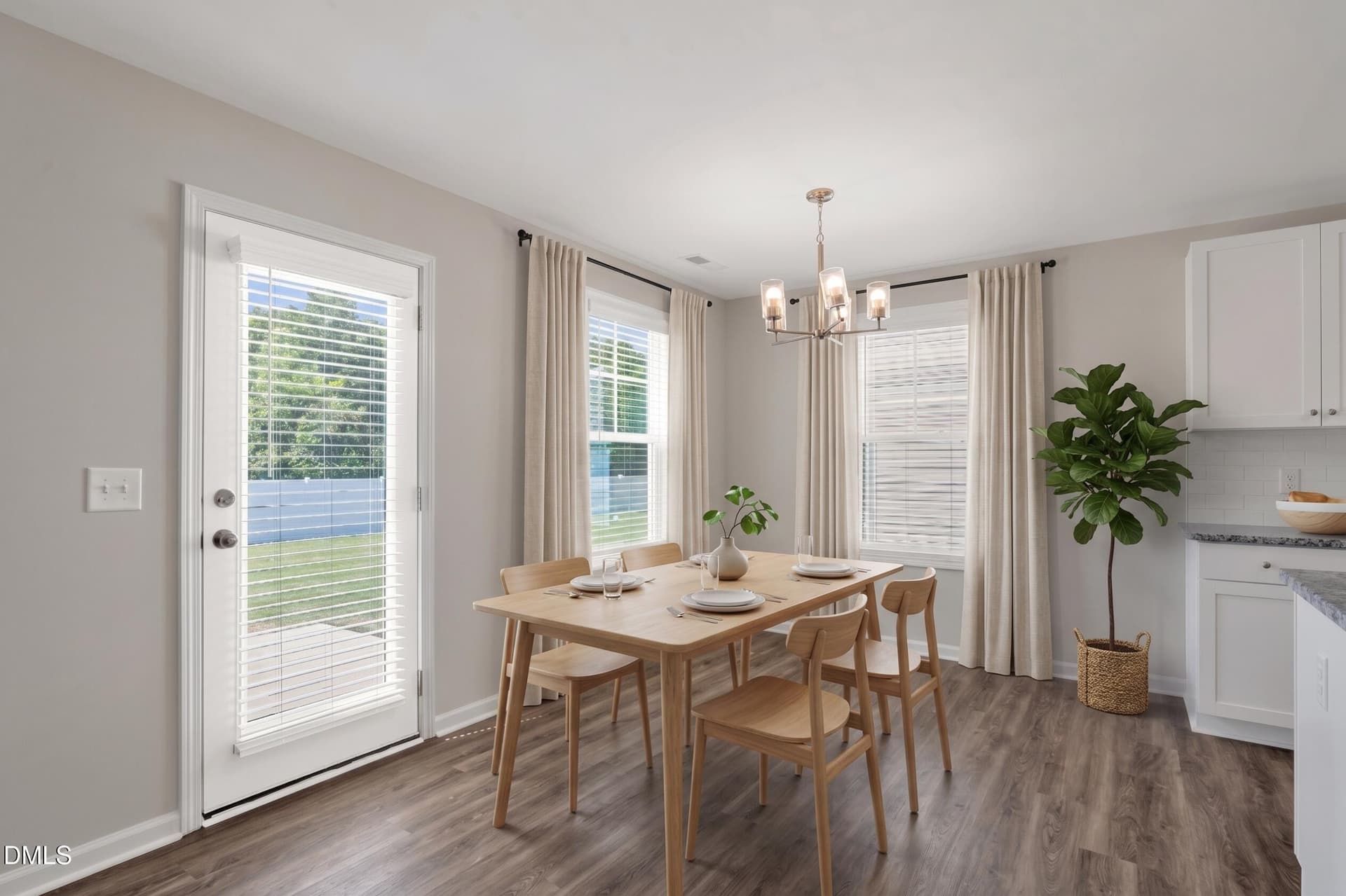 Dining area - 17 W Emily Gardens Drive, Selma, NC 27576