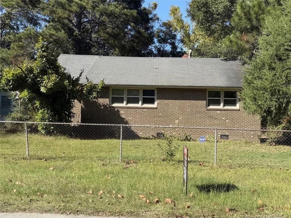 523 E 5th Avenue, Raeford, NC 28376
