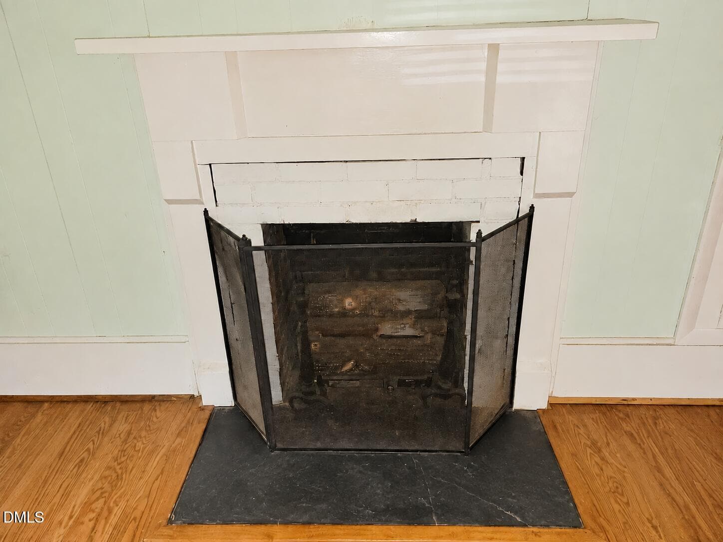 Gas Logs - 536 Patrick Street, Eden, NC 27288