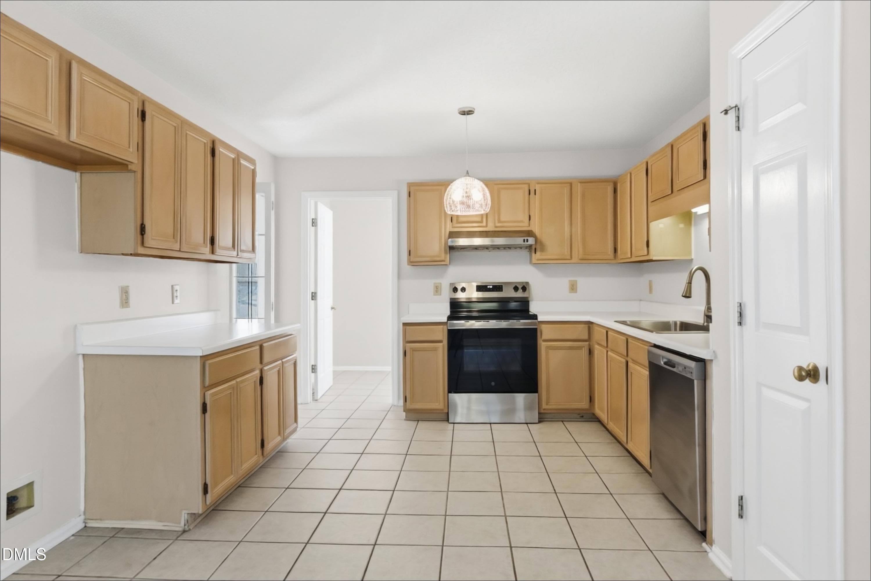 06_Kitchen-01 - 2416 Whitset Place, Willow Springs, NC 27592