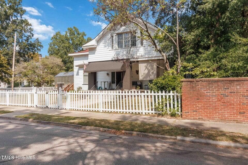 002 - 204 Gray Street NE, Wilson, NC 27893