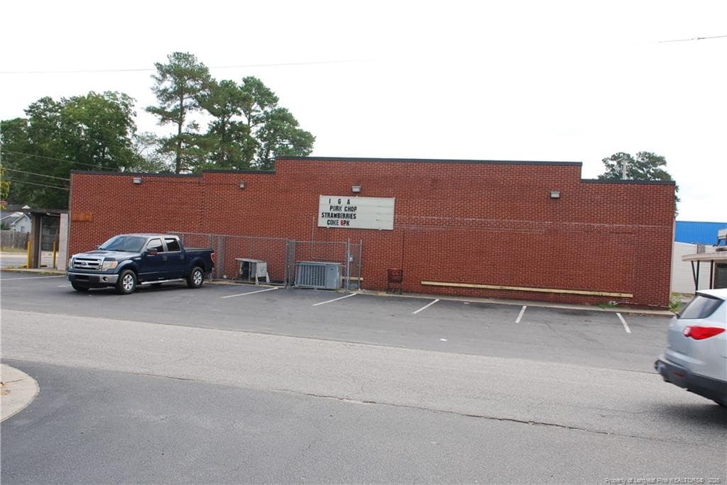Side view - 1002 E 5th Street, Lumberton, NC 28358