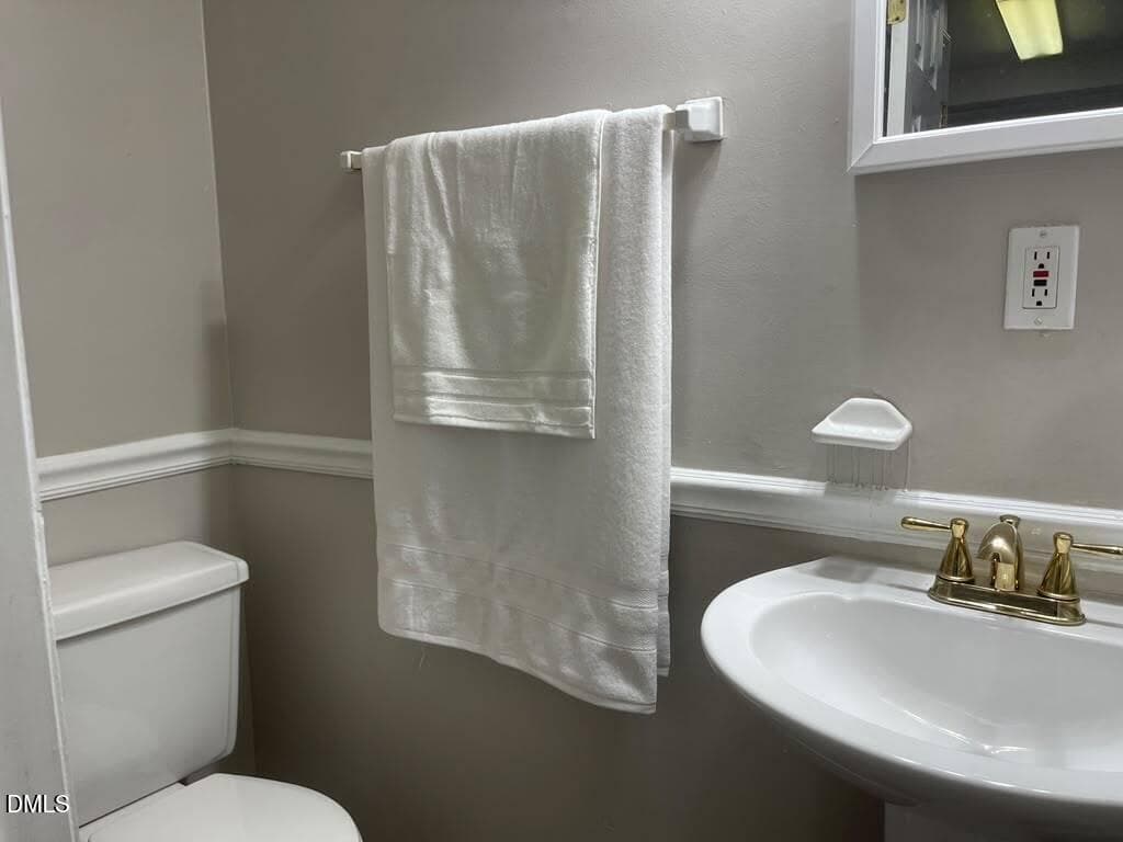 Bathroom Downstairs - 4703 Blue Bird Court F, Raleigh, NC 27606, Raleigh